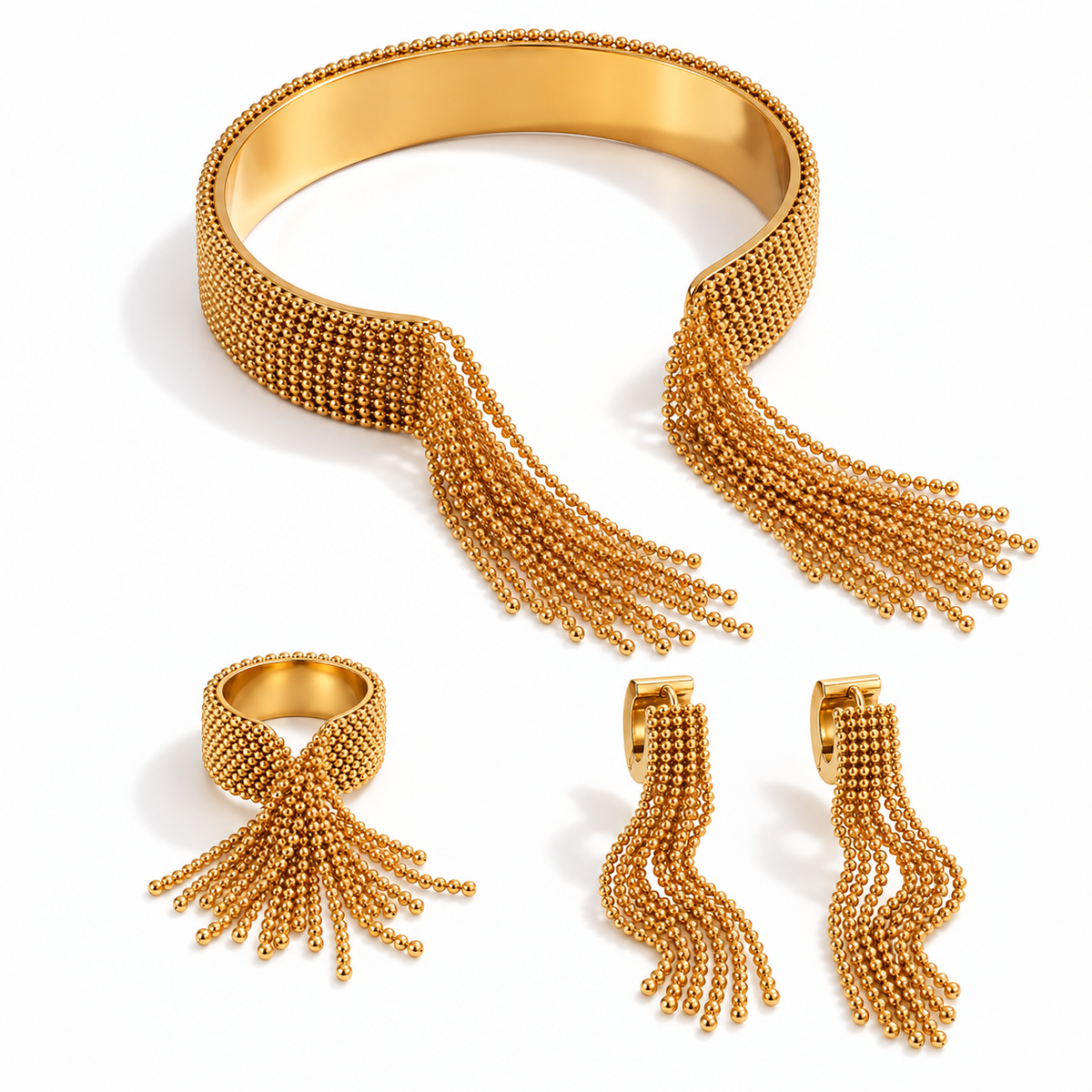 Aurelia Tassel Set – Schmuckset aus Edelstahl, vergoldet, Armreif, Creolen und Ring mit Quasten