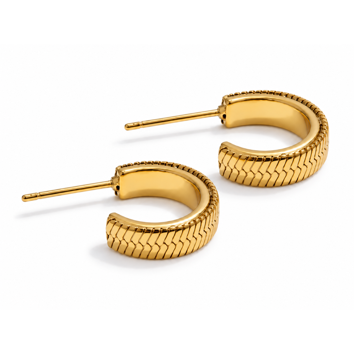 Nerina Snake Hoops – Creolen aus Edelstahl, vergoldet, Oberfläche im Schlangenketten-Look
