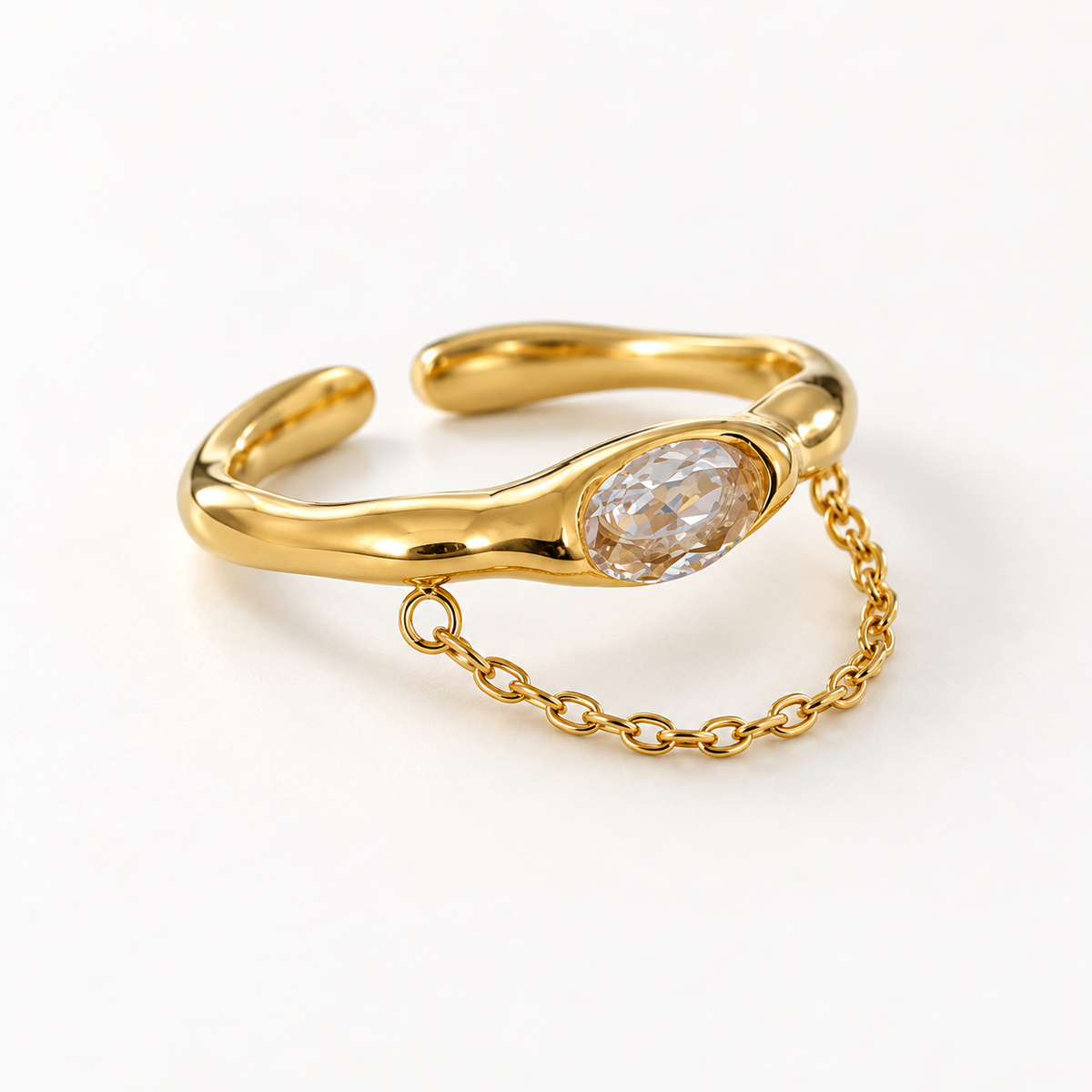 Liora Chain Ring – verstellbarer Ring aus Edelstahl, vergoldet, mit feiner Kette und Zirkonia