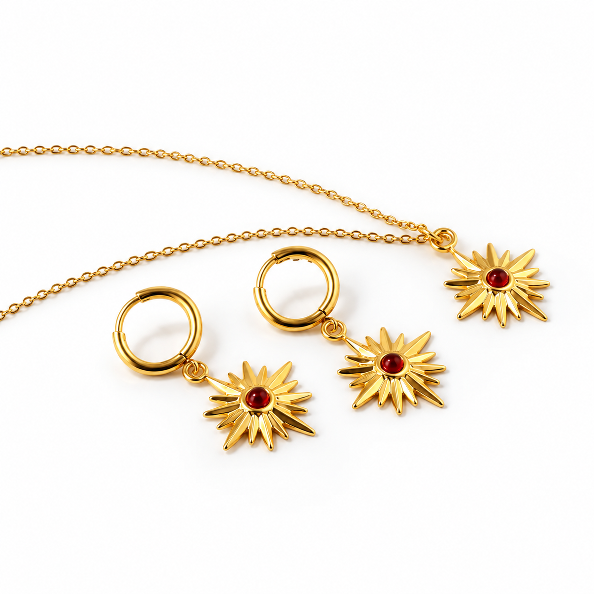 Ruby Sun Set – Kette und Creolen aus Edelstahl, vergoldet, Sonnenmotiv mit rotem Mittelpunkt