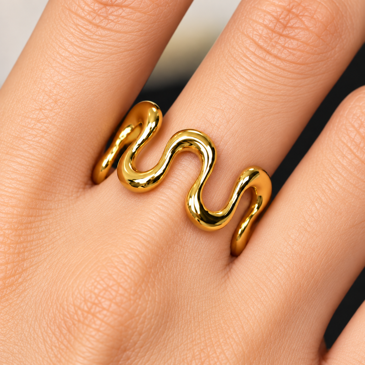 Selira Mireva Set – Schmuckset aus Edelstahl, vergoldet, gedrehte Kette und Wave Ring – Ansicht 4