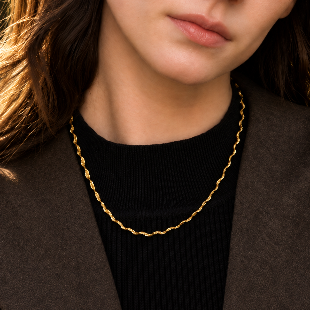 Selira Twist Kette – gedrehte Kette aus Edelstahl, vergoldet, wellenförmige Struktur – Ansicht 3