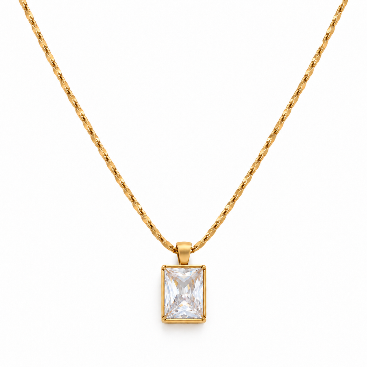 Solene Square Kette – Halskette aus Edelstahl, vergoldet, quadratischer Zirkonia-Anhänger