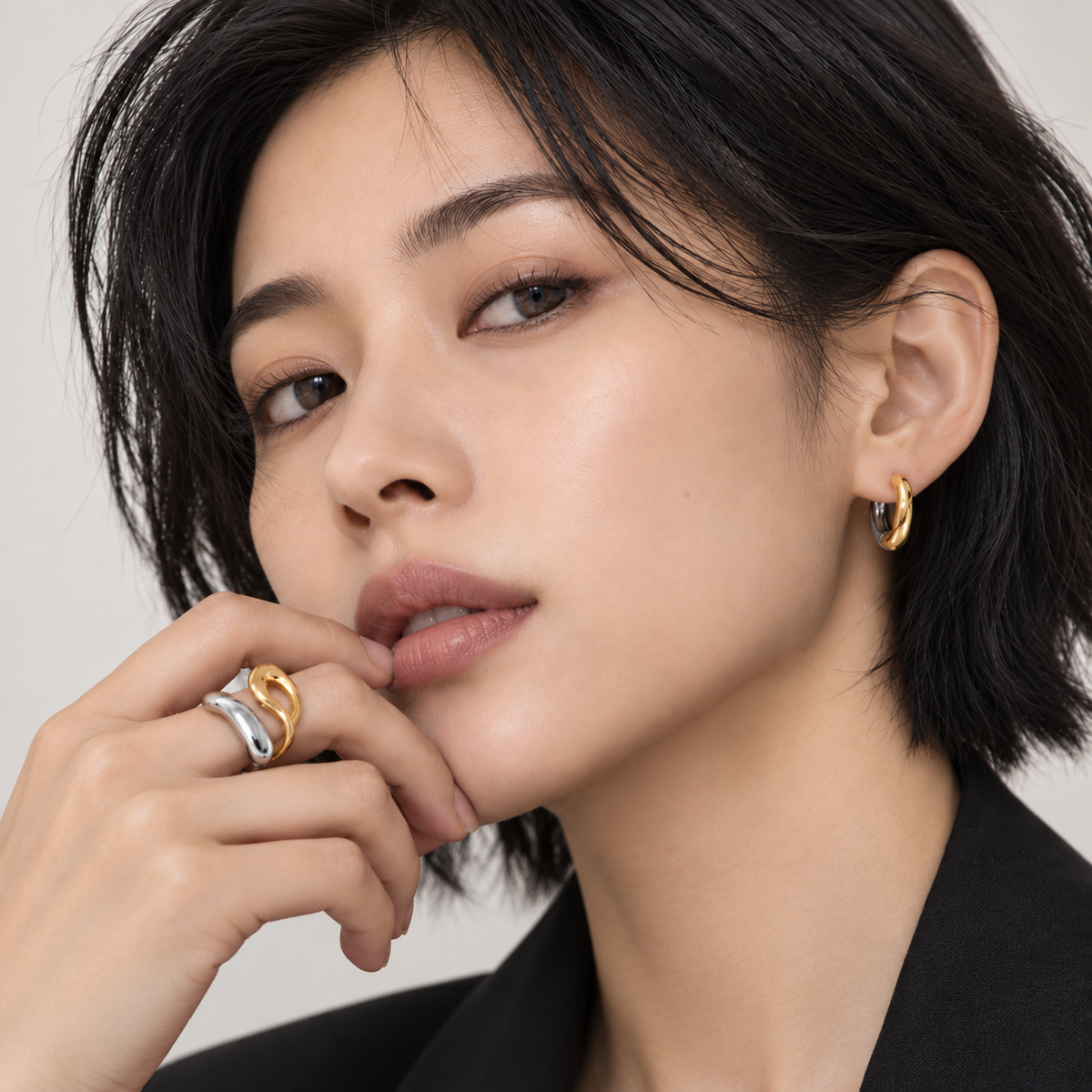 Sora Duo Wave Ring – Ring aus Edelstahl, vergoldet, zweifarbige offene Wellenform – Ansicht 2